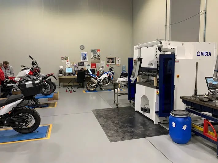 pressa piegatrice VICLA FIRST scelta da GIVI Spa