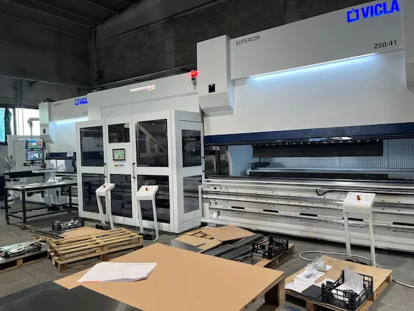 Automatic tool changer for press brakes drastically reduce setup times